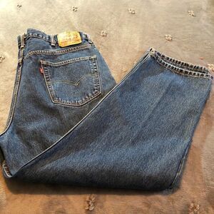 Levi’s 550 Tapered Fit Jeans Men’s Size 42X30.   L